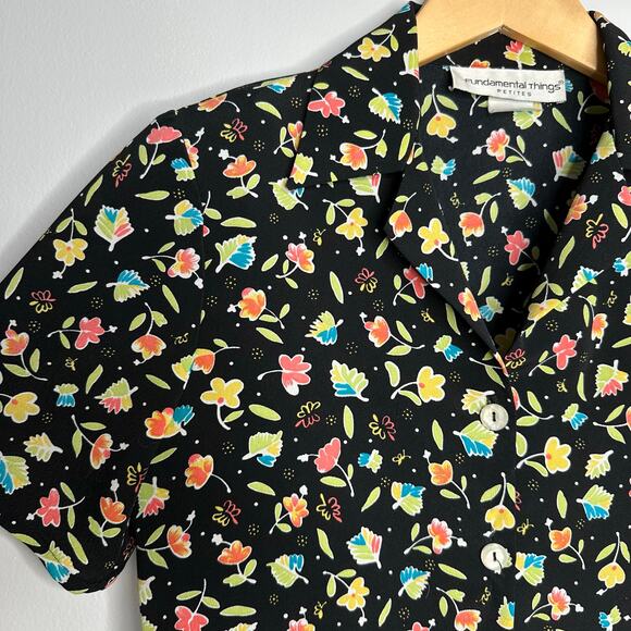 Vintage Fundamental Things Petites Women’s Black Floral Button-Down Shirt - Picture 3 of 6